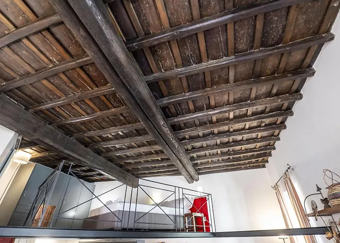 The Scarlet Loft In Trastevere Rome